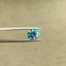 Load image into Gallery viewer, Zircon 2.75 carat - J N Gems