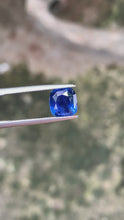 Load and play video in Gallery viewer, Blue Sapphire 2.95 carat Natural