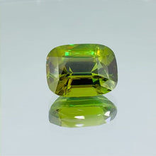 Load and play video in Gallery viewer, 17.04ct Natural Sphene