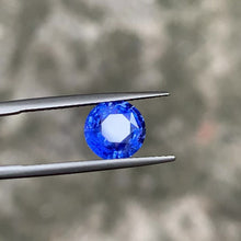 Load and play video in Gallery viewer, 2.14 carat Natural Blue Sapphire Round