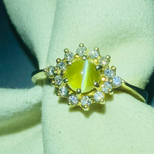 Load image into Gallery viewer, Ring - Chrysoberyl Cat&#39;s Eye &amp; Diamond 18k Gold J N Gems
