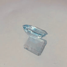 Load image into Gallery viewer, Aquamarine  7.73 carat
