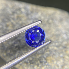 Load image into Gallery viewer, 0.69 carat Blue Sapphire J N Gems
