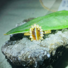 Load image into Gallery viewer, Ring - Chrysoberyl Cat&#39;s Eye &amp; Diamond 18k Gold J N Gems

