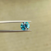 Load image into Gallery viewer, Zircon 2.75 carat - J N Gems
