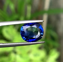 Load image into Gallery viewer, 4.20 carat Natural Blue Sapphire

