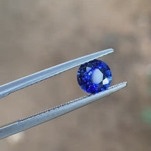 Load and play video in Gallery viewer, 0.96 ct Natural Blue Sapphire
